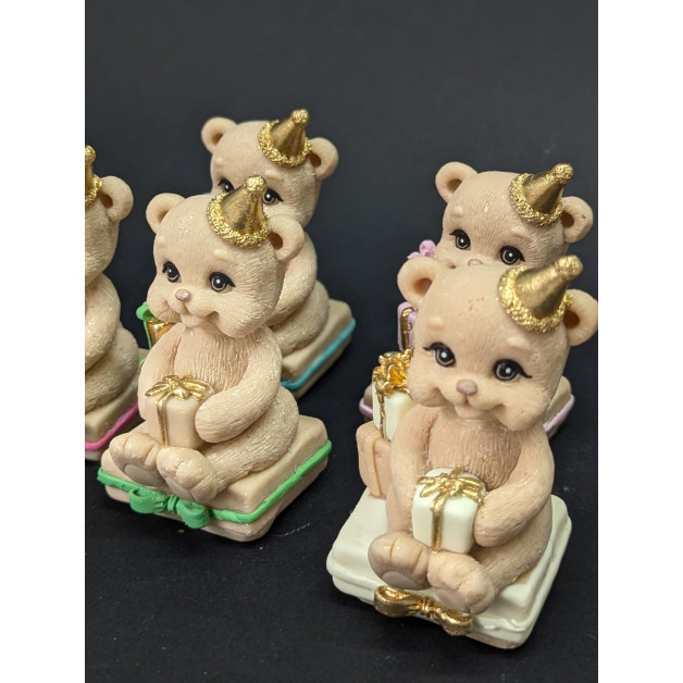 Кондитерська прикраса ведмедик №26 з подарунк. коробками. висота 9,5см(Наявність кольору уточнюйте в коментарі!!!)