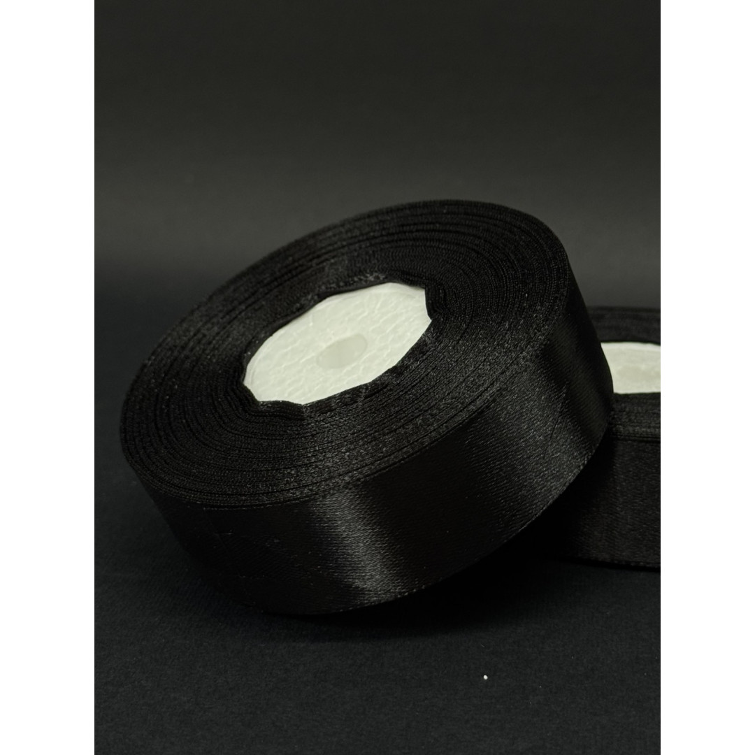 Лента атлас 2,5 см чорний (39) 32 м
