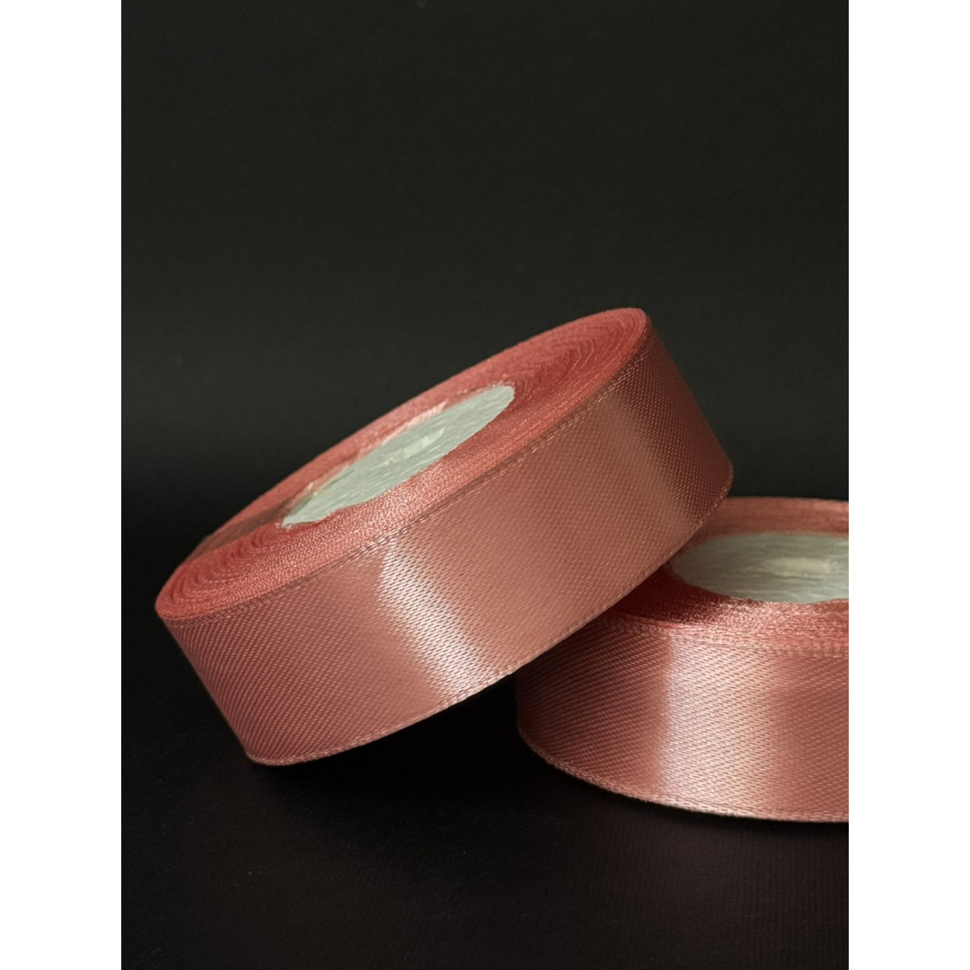 Лента атлас 2,5 см пудровий (75) 32 м