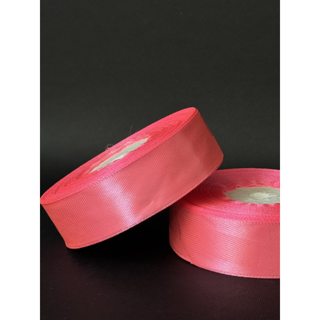 Лента атлас 2,5 см яскраво-рожевий (05) 32 м