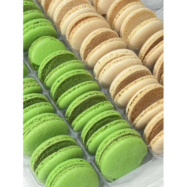 Макаронс кришечки мікс( зелені-білі) 36 шт