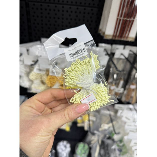 Тичинки св-жовті вел.пучок