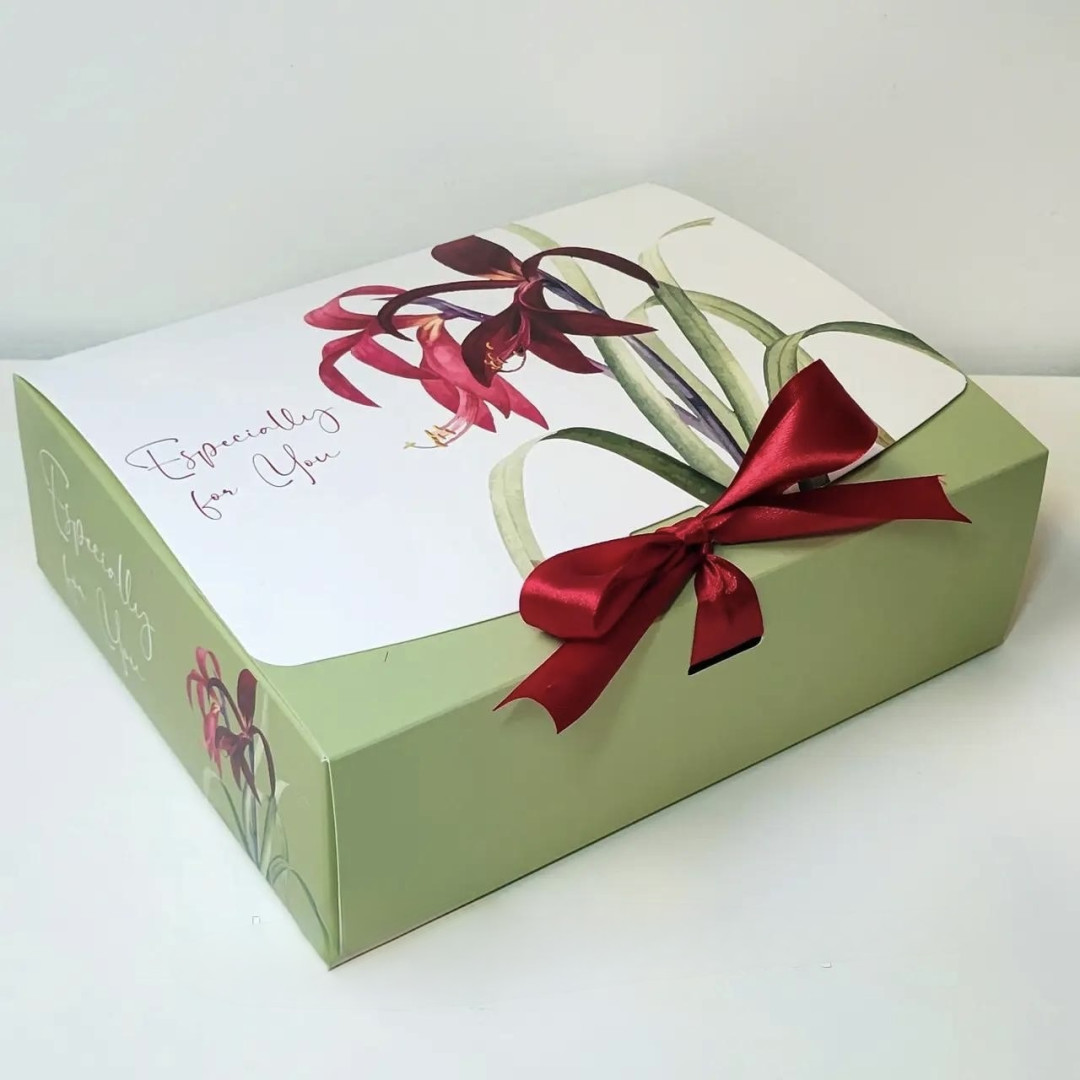 Весняна коробка 21*26*8 лілея- "Especially for you"