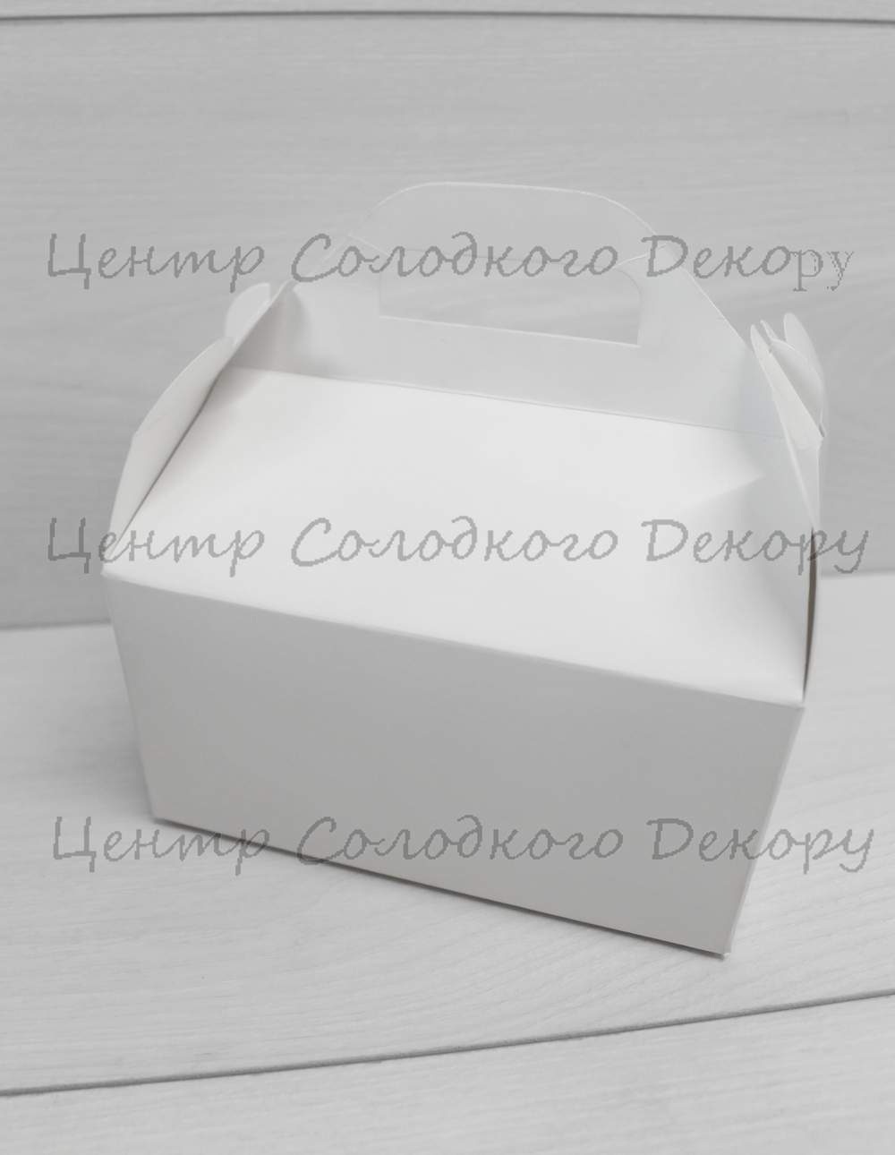 картинка Коробка для солодкого. Розрахована на 250 грам печива. "Біла". Ідеальний варіант для самостійного декору, монограми, стрічки, квіти і т.д. от магазина Центр Солодкого Декору