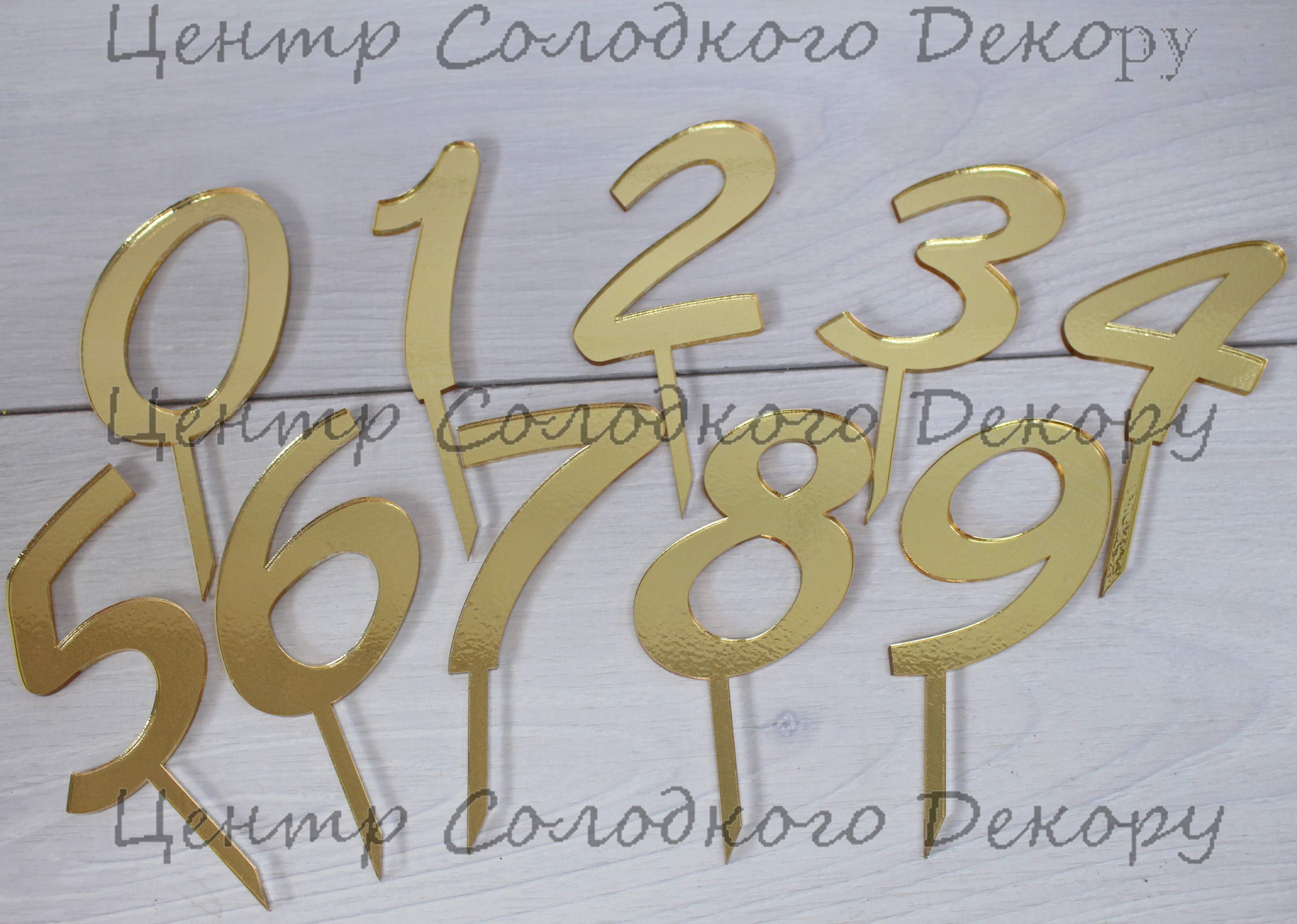 картинка Топер цифра "2", висота 7 см, золота. от магазина Центр Солодкого Декору