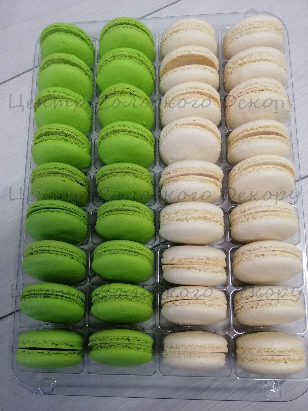 картинка Напівфабрикат тістечка "макарон" зелений/білий . Кришечки для 36 шт. от магазина Центр Солодкого Декору